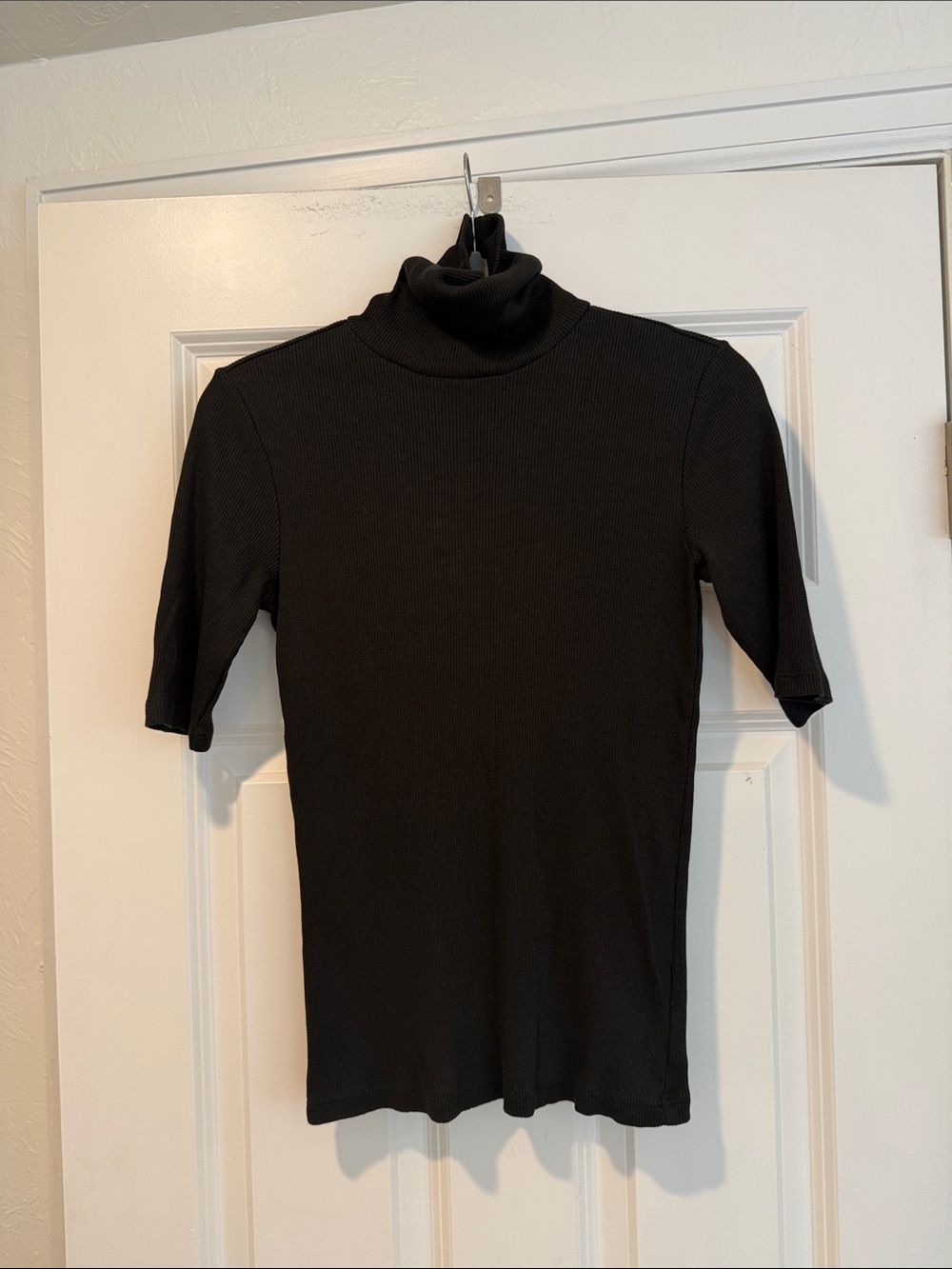 Short sleeve ribbed turtleneck sweater